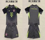 2025-2026 Bayern Munich black goalkeeper soccer jerseys
